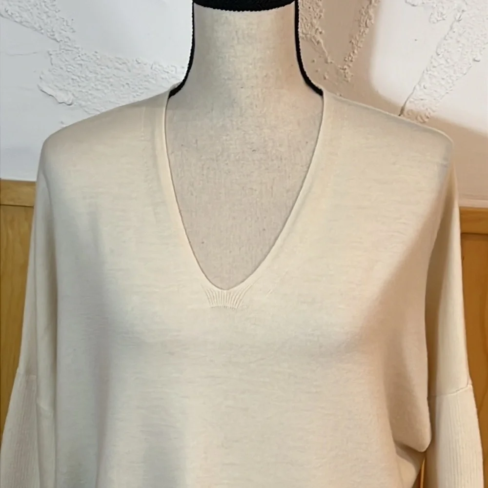 Akris Punto Dip Dye Cream & Blue V-Neck Sweater Sz-4